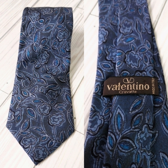 Valentino Garavani 100% Silk Necktie in Blue Floral Design - Picture 1 of 8